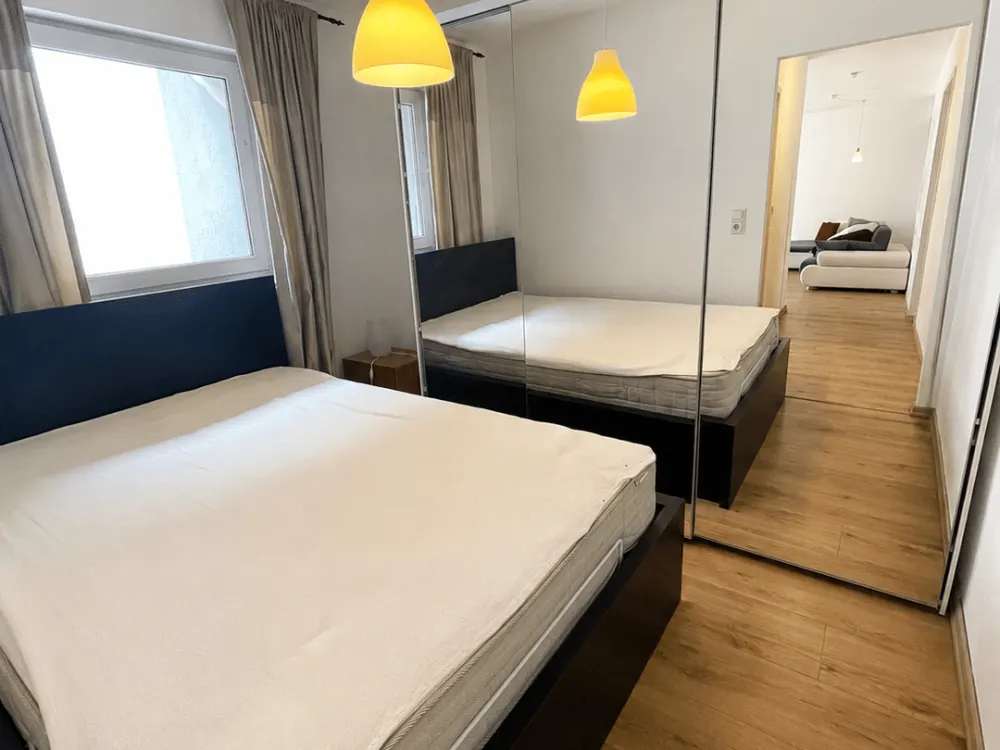 SB. St.Arnual- Möblierte 2-Zimmer-Wohnung mit Balkon, Einbauküche und Tiefgaragenstellplatz in ruhiger Lage