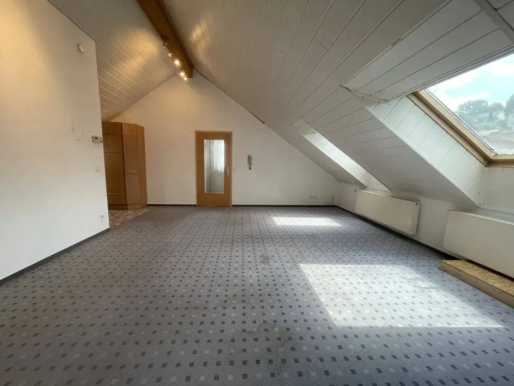 3-Zimmer Dachgeschosswonung in Wernau - ideal für Pendler, Rentner, oder Paare