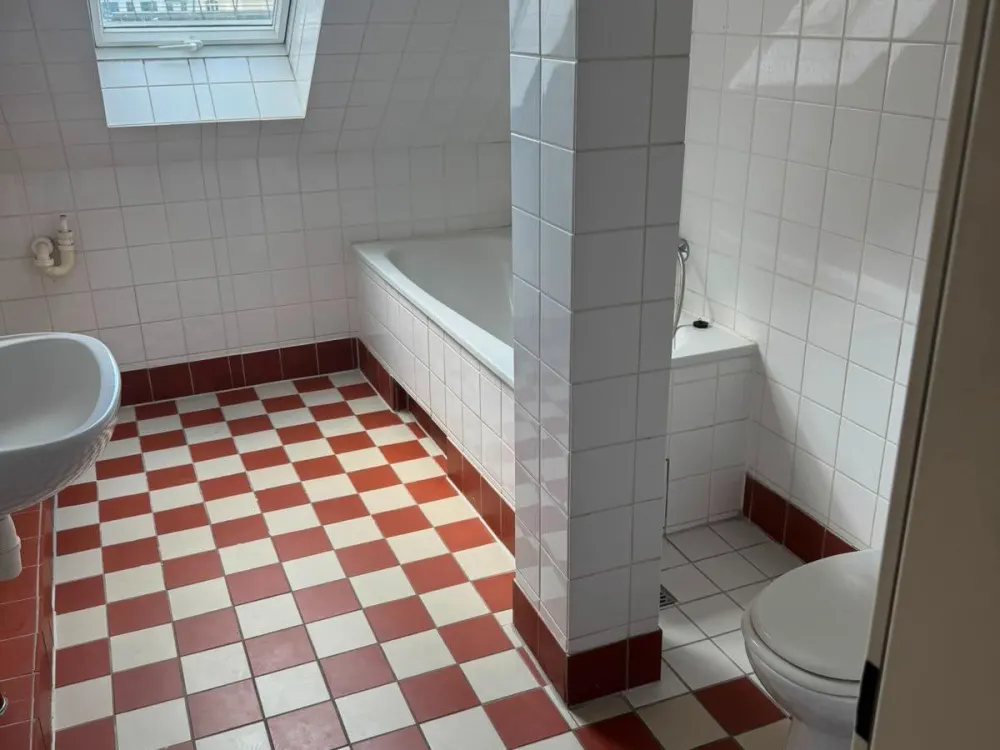 Helle Dachgeschosswohnung mit Dielen | Oranienstraße Kreuzberg