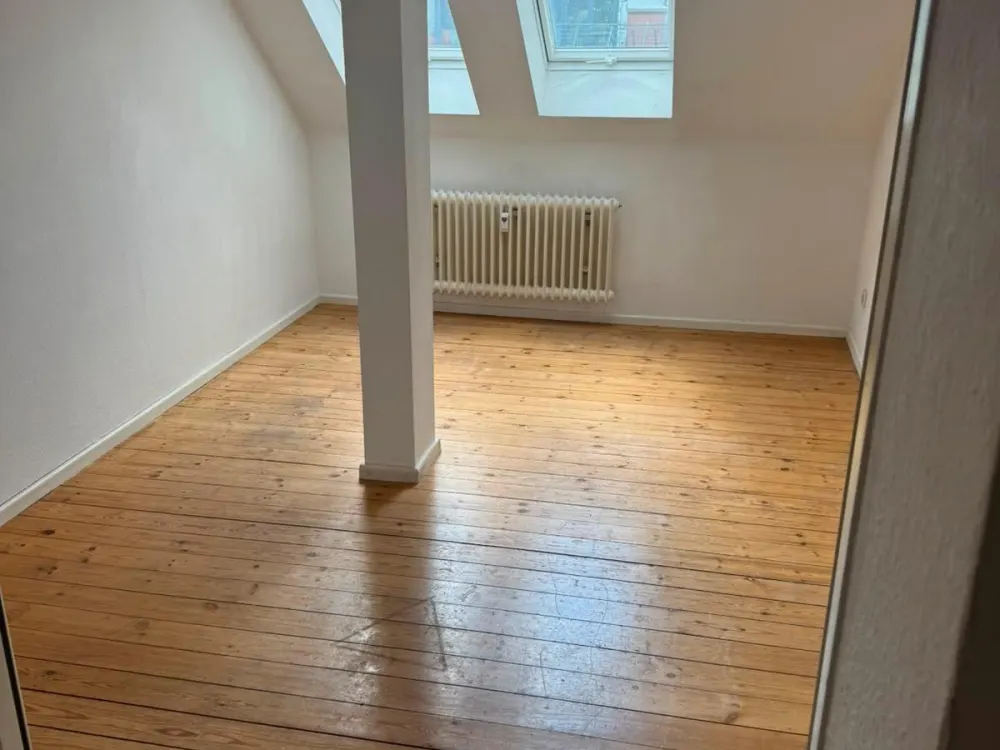 Helle Dachgeschosswohnung mit Dielen | Oranienstraße Kreuzberg