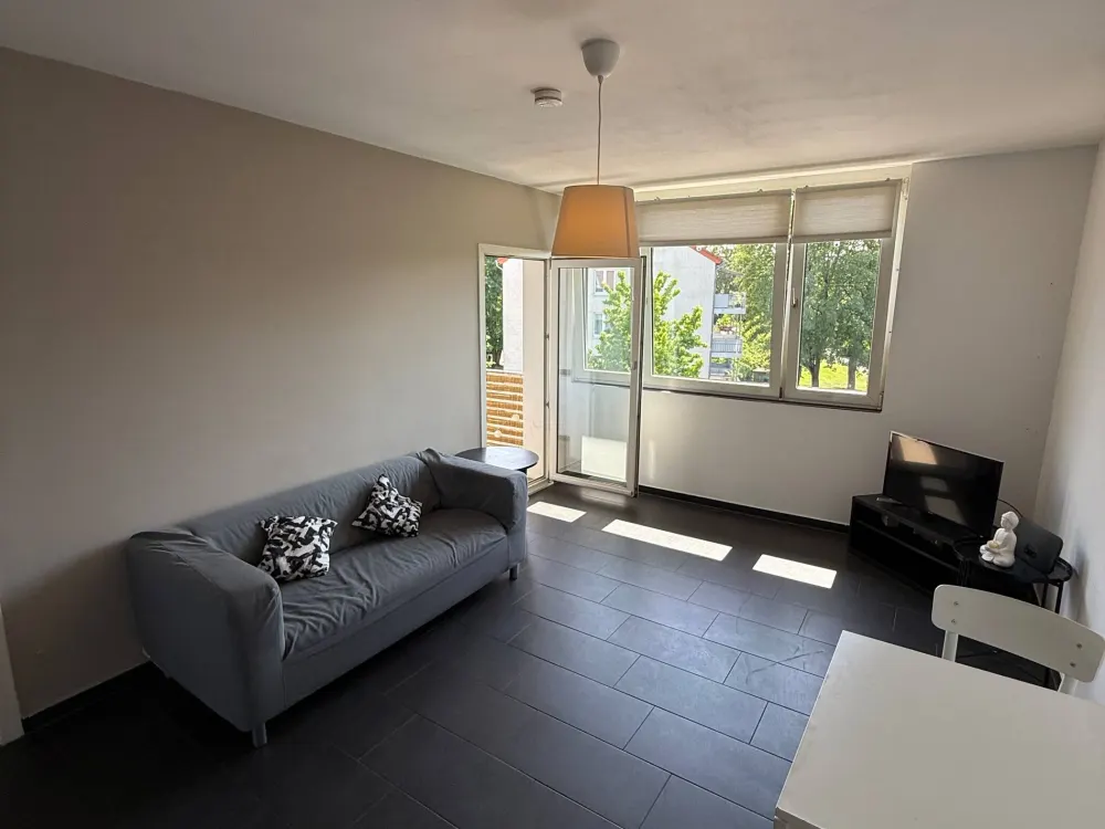möbeliertes zwei Zimmerapartment und Süd-Balkon in Düsseldorf/ Holthausen