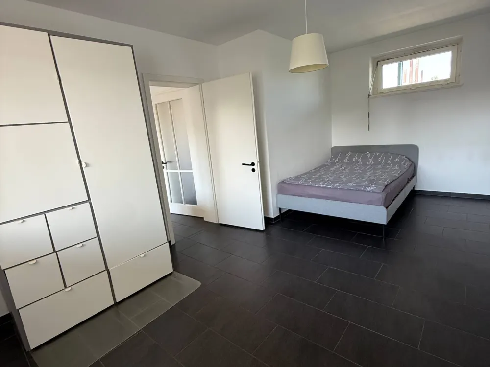 möbeliertes zwei Zimmerapartment und Süd-Balkon in Düsseldorf/ Holthausen