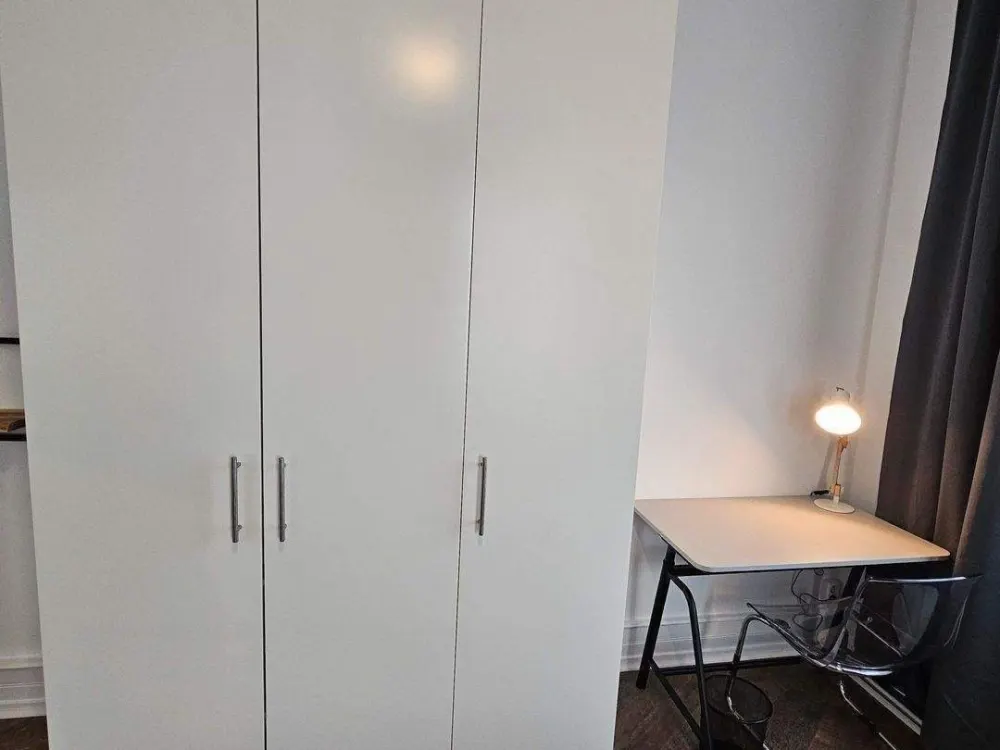 Ab Sofort - neu saniertes, modern und möbliertes Zimmer in schöner 4er-WG - top Lage von Sachsenhausen