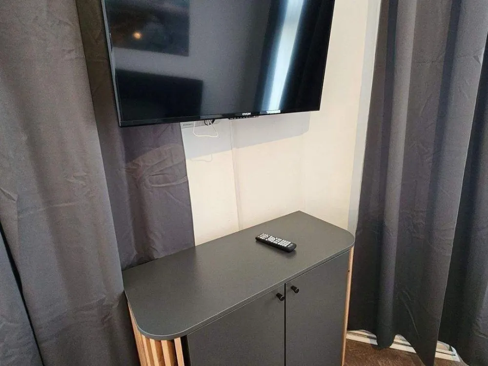 Ab Sofort - neu saniertes, modern und möbliertes Zimmer in schöner 4er-WG - top Lage von Sachsenhausen