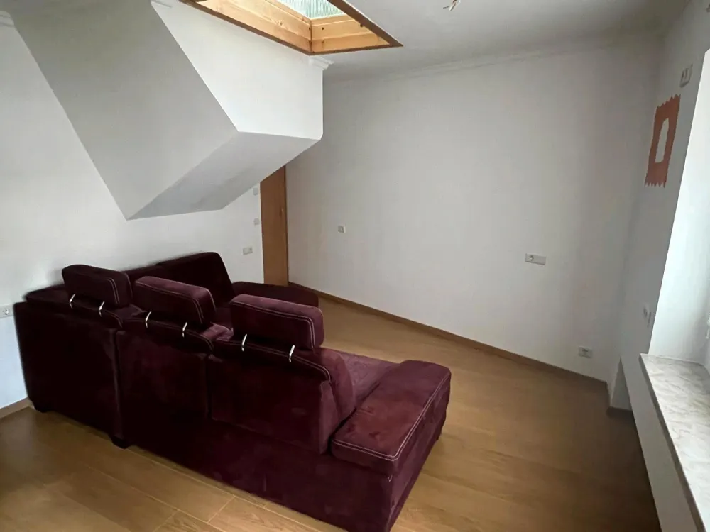 Kleine Maisonettewohnung mit kleiner Einbauküche