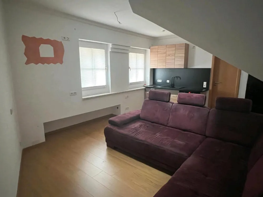 Kleine Maisonettewohnung mit kleiner Einbauküche