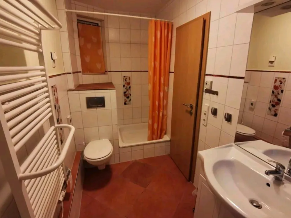 Kleine Maisonettewohnung mit kleiner Einbauküche