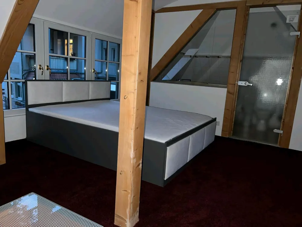 Kleine Maisonettewohnung mit kleiner Einbauküche