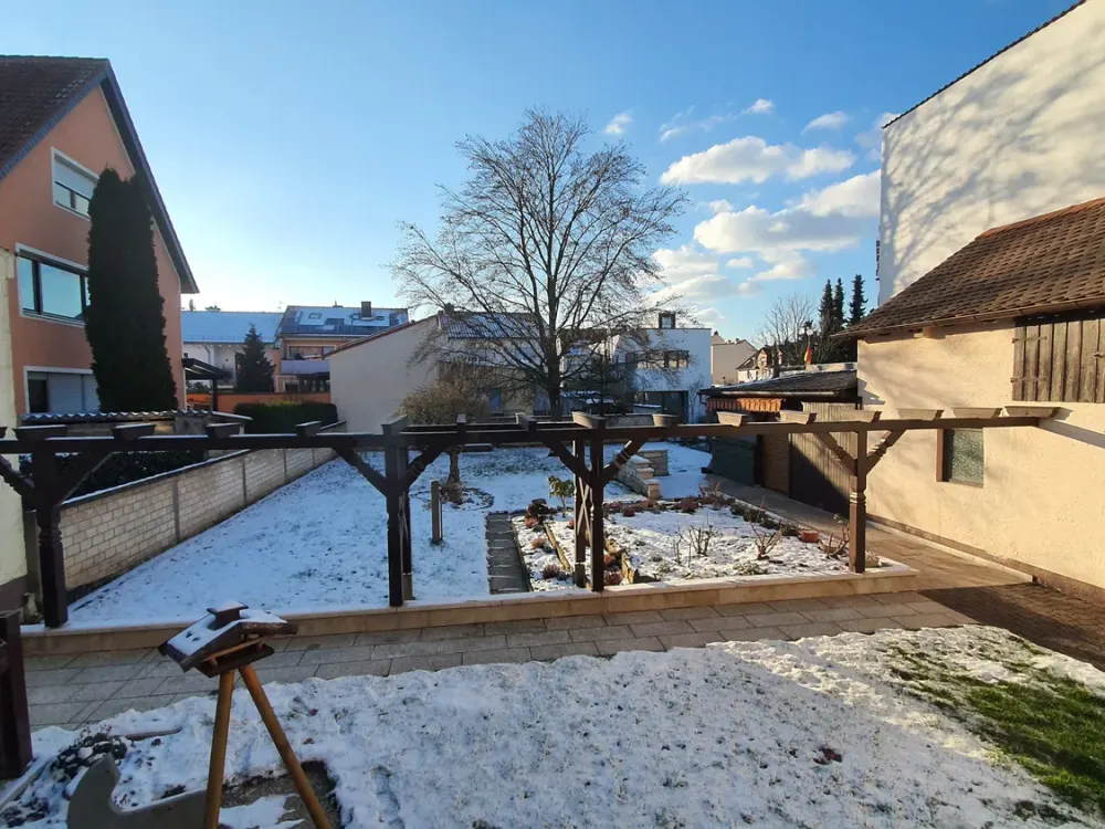 HEUSENSTAMM: 3 ZW m. Sonnengarten in 3 Fam.Haus