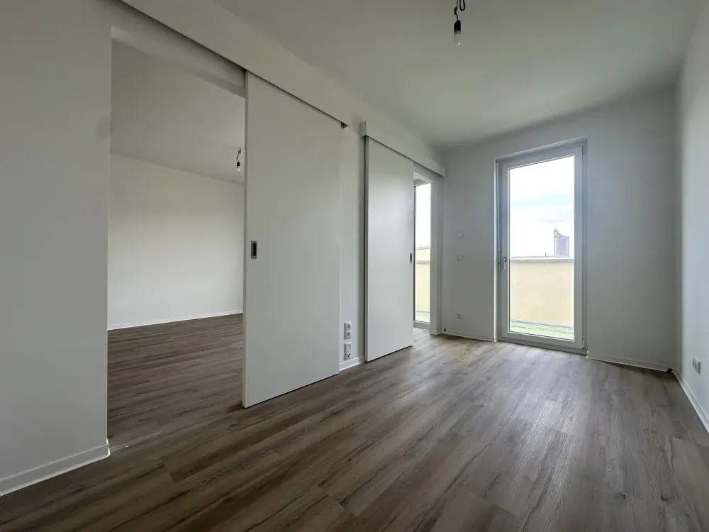 New Build! Stylish 2-Room Penthouse Apartment with Terrace & Fitted Kitchen in Zentrum-Ost