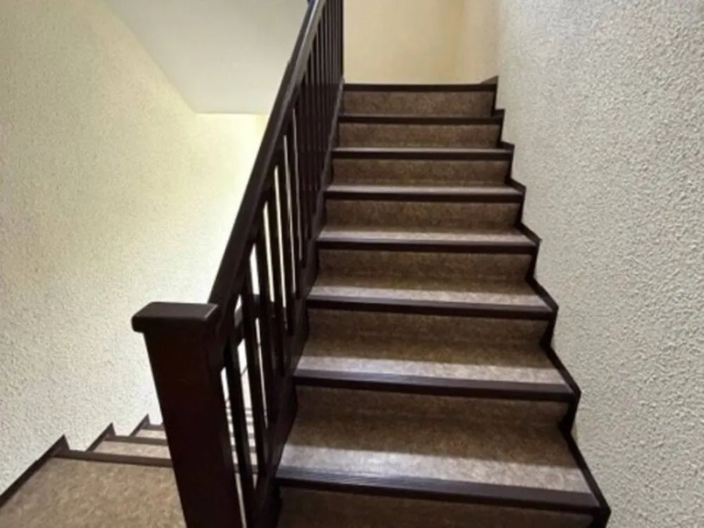 Exklusive Elbnähe im 1. Obergeschoss - Dachgeschoß mit Balkon sofort zu vermieten !