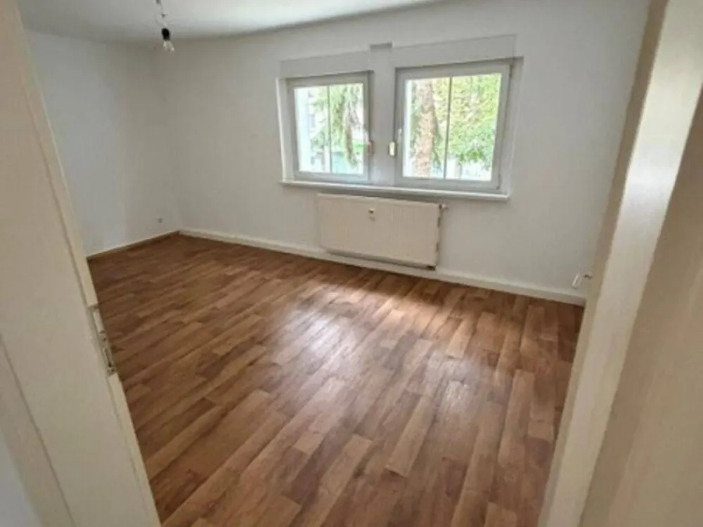 Exklusive Elbnähe im 1. Obergeschoss - Dachgeschoß mit Balkon sofort zu vermieten !