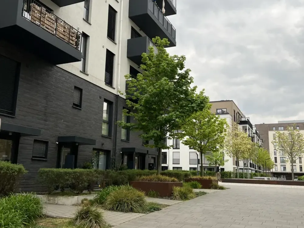 2 Zimmer im "Town House" mit Terrasse auf 2 Ebenen und EBK