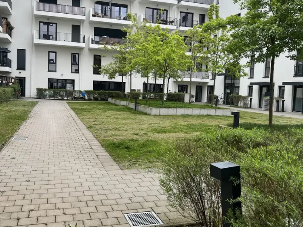 2 Zimmer im "Town House" mit Terrasse auf 2 Ebenen und EBK