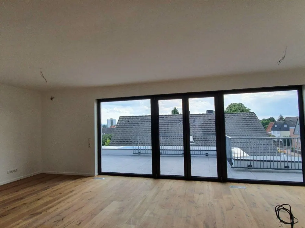 Penthouse in Garbsen: 120 qm Wohnfläche mit großer Dachterrasse, Parkett, Fußbodenheizung, Aufzug bis in die Wohnung und Stellplatz