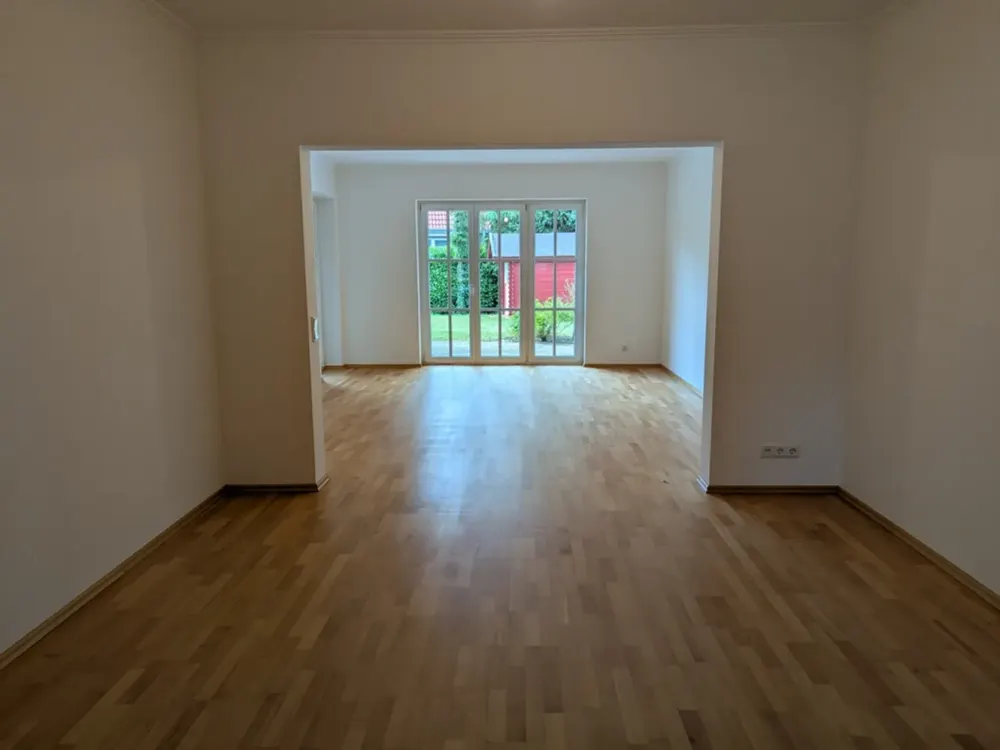 Hittfeld: schöne 3-Zimmer-Wohnung mit Terrasse und Garten.