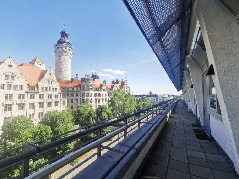 Traumhafte City-Wohnung im DG mit Weitblick !
