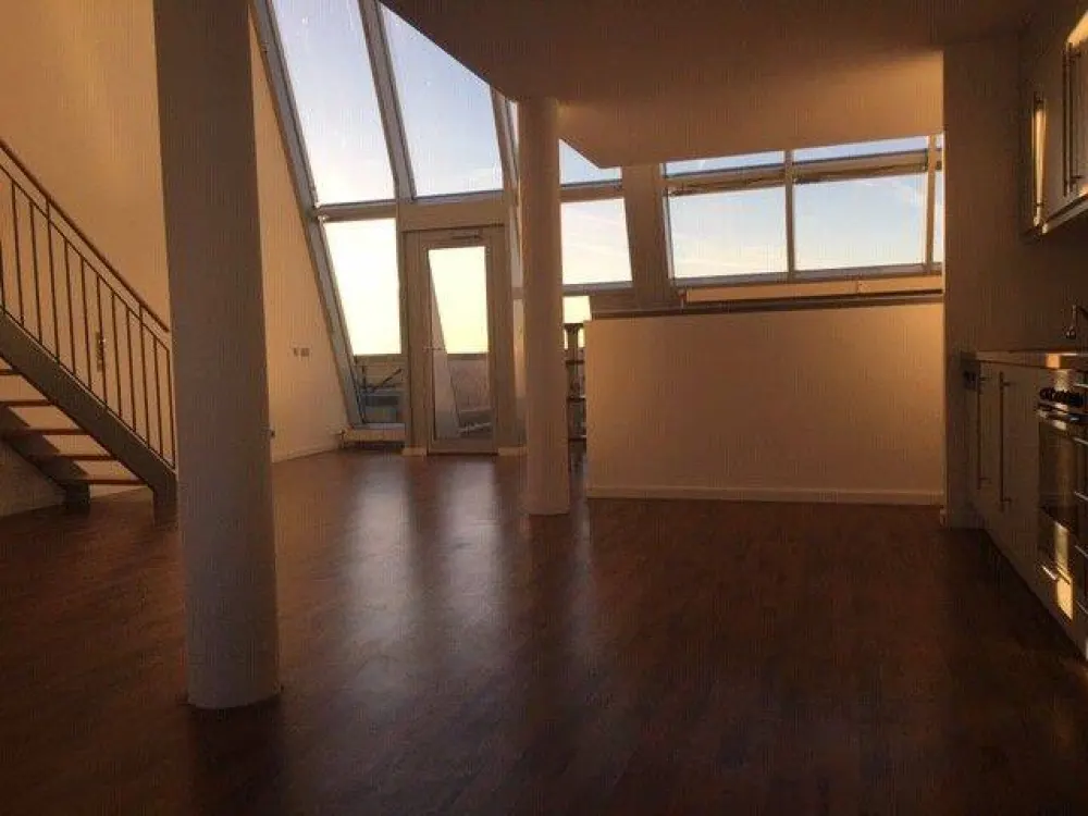Traumhafte City-Wohnung im DG mit Weitblick !