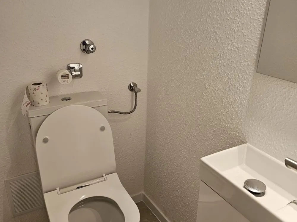 biete 2 Zimmer Wohnung exclusive 56qm