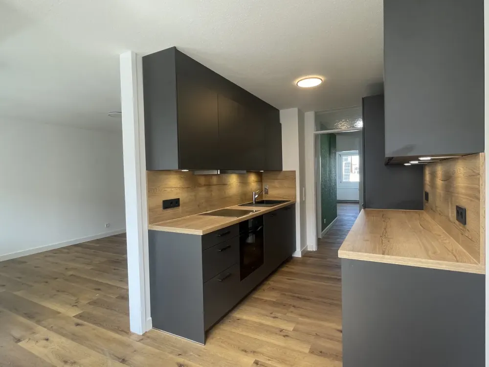 Topp, sanierte 3,5 Zimmer-Wohnung in Zentrumslage von Sindelfingen mit Außenstellplatz!