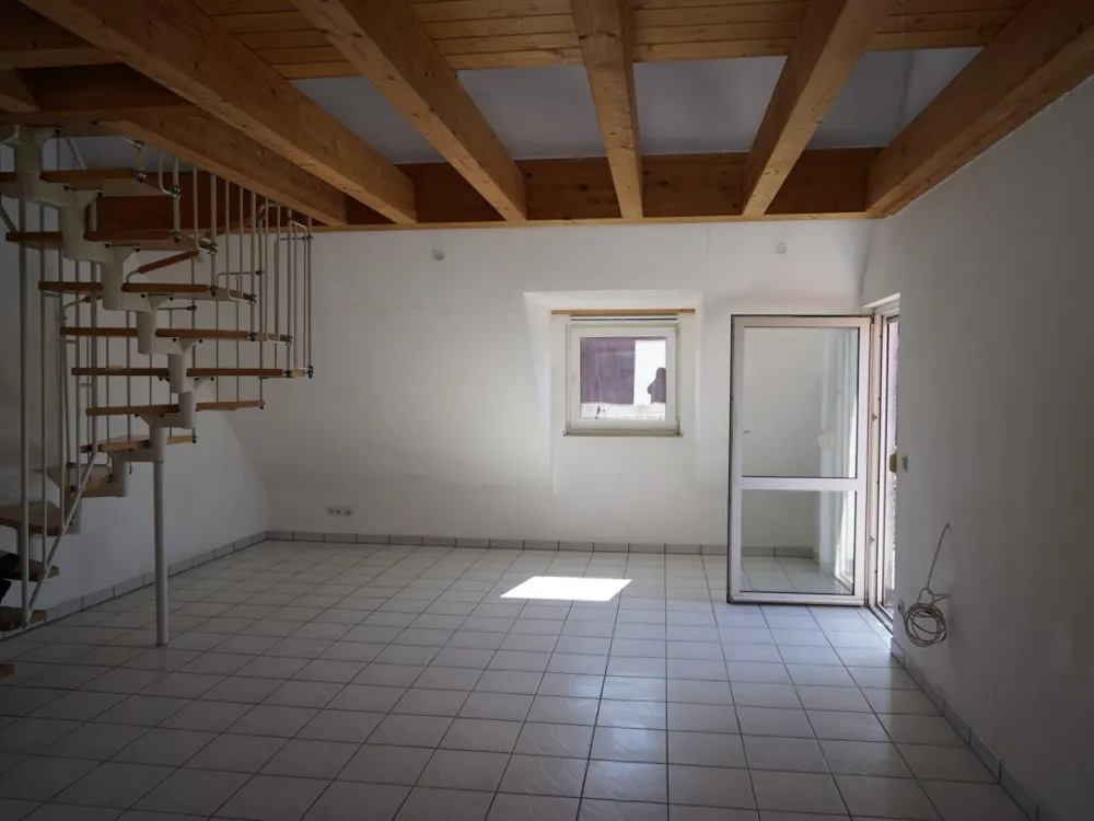 Galeriewohnung ab den 1.11.26 zu vermieten 800+NK
