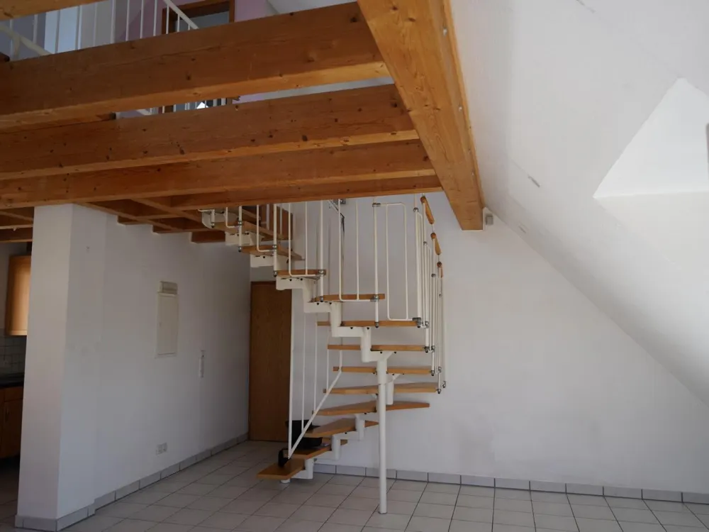 Galeriewohnung ab den 1.11.26 zu vermieten 800+NK
