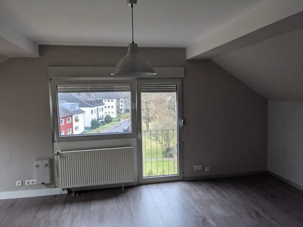 Schöne Single Dachgeschosswohnung