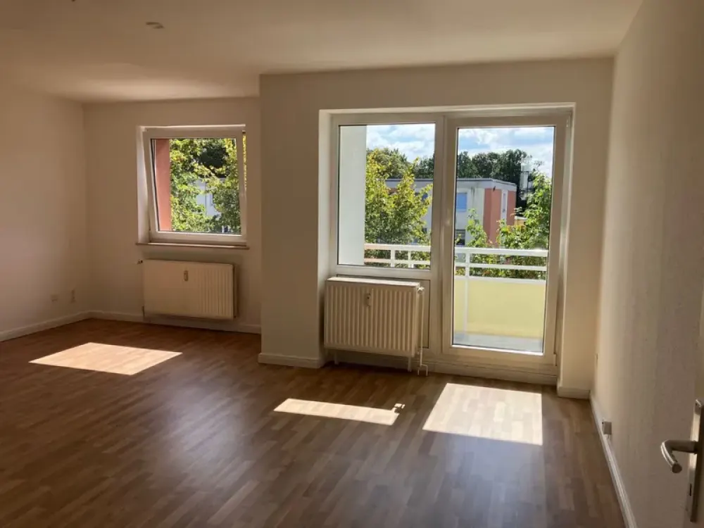 Sonniger Balkonblick in Bremen, 1-Zimmer-Wohnung im 2. Obergeschoss