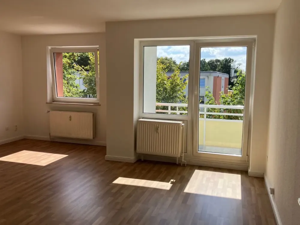 Sonniger Balkonblick in Bremen, 1-Zimmer-Wohnung im 2. Obergeschoss