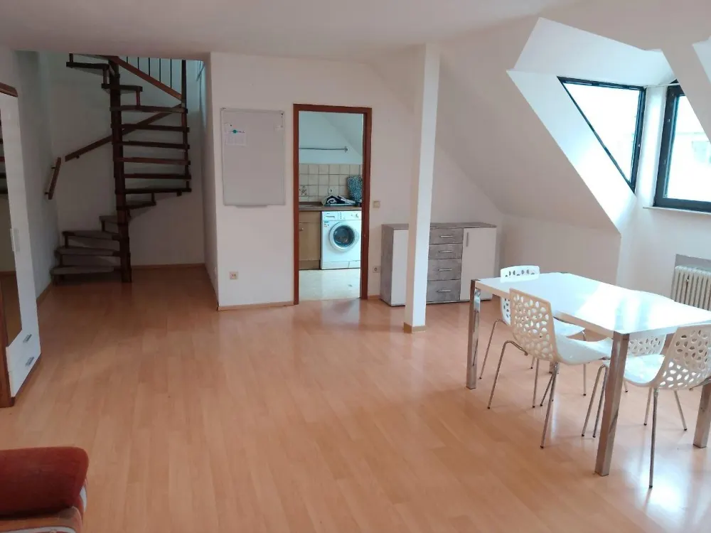 DACHGESCHOSS-MAISONETTE im Herzen von Neunkirchen / Nähe Klinikum