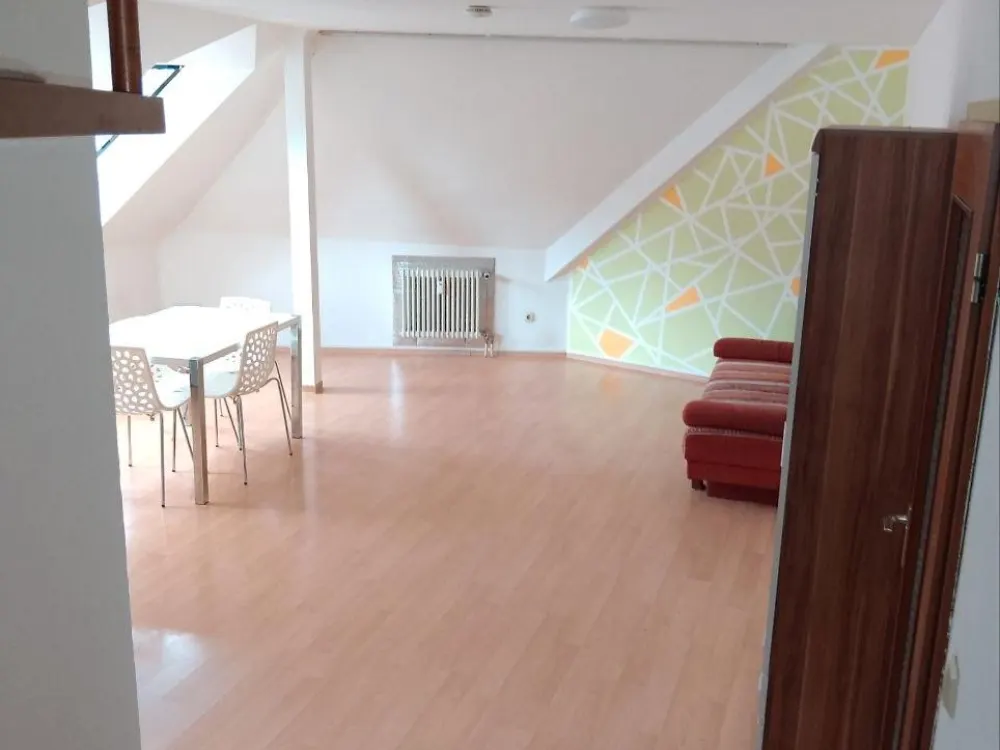 DACHGESCHOSS-MAISONETTE im Herzen von Neunkirchen / Nähe Klinikum