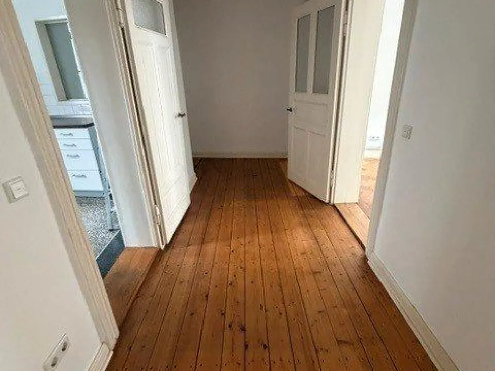 5 Zi,-Altbauwohnung mit 2 Balkonen am Lister Platz