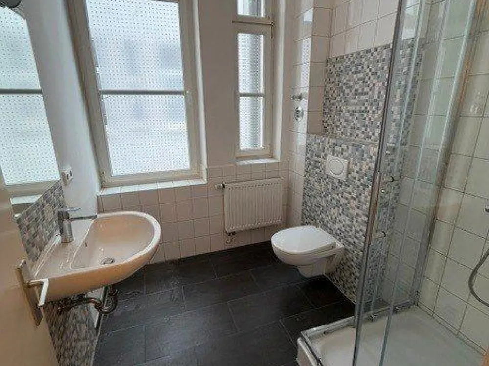 5 Zi,-Altbauwohnung mit 2 Balkonen am Lister Platz