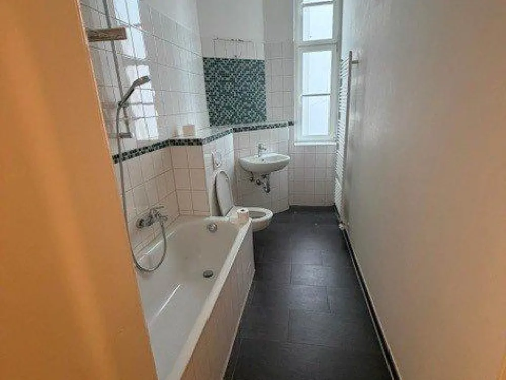 5 Zi,-Altbauwohnung mit 2 Balkonen am Lister Platz