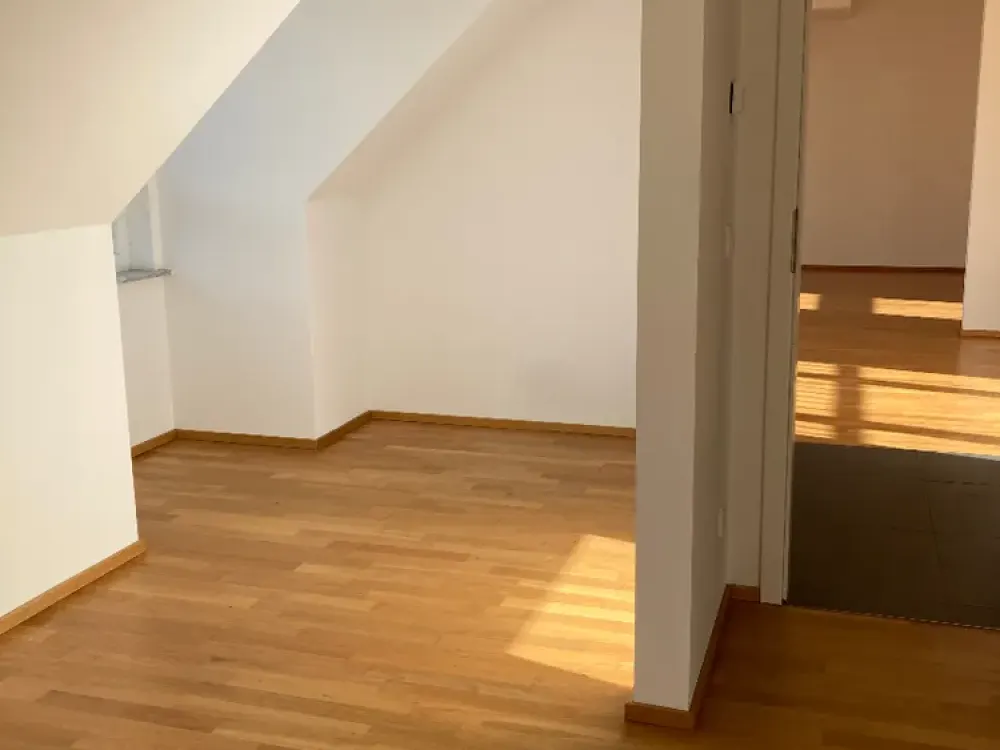 Geräumige 2 Zimmerwohnung im Zentrum Nordost!