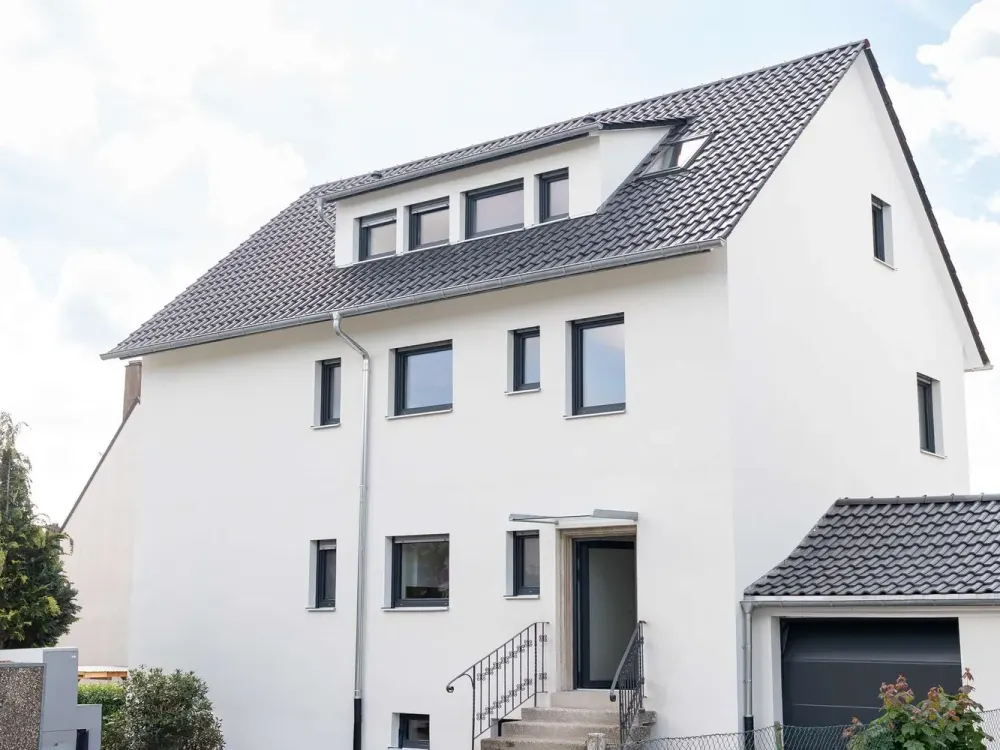 Modernes 1,5 Zimmer Apartment mit großer Terrasse sowie separater Küche + Bad