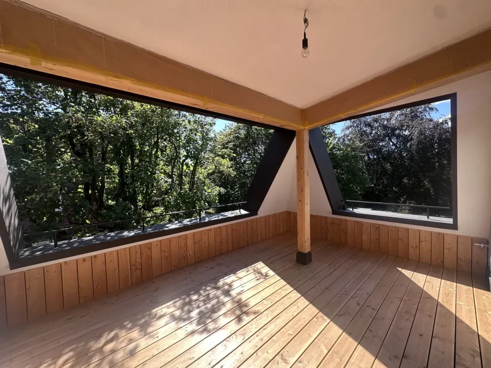 DESIGNVILLA NYMPHENBURG | PENTHOUSE-WOHNWELT MIT LOGGIA & BEEINDRUCKENDER DACHARCHITEKTUR
