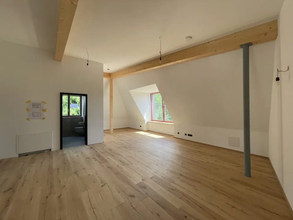 DESIGNVILLA NYMPHENBURG | PENTHOUSE-WOHNWELT MIT LOGGIA & BEEINDRUCKENDER DACHARCHITEKTUR