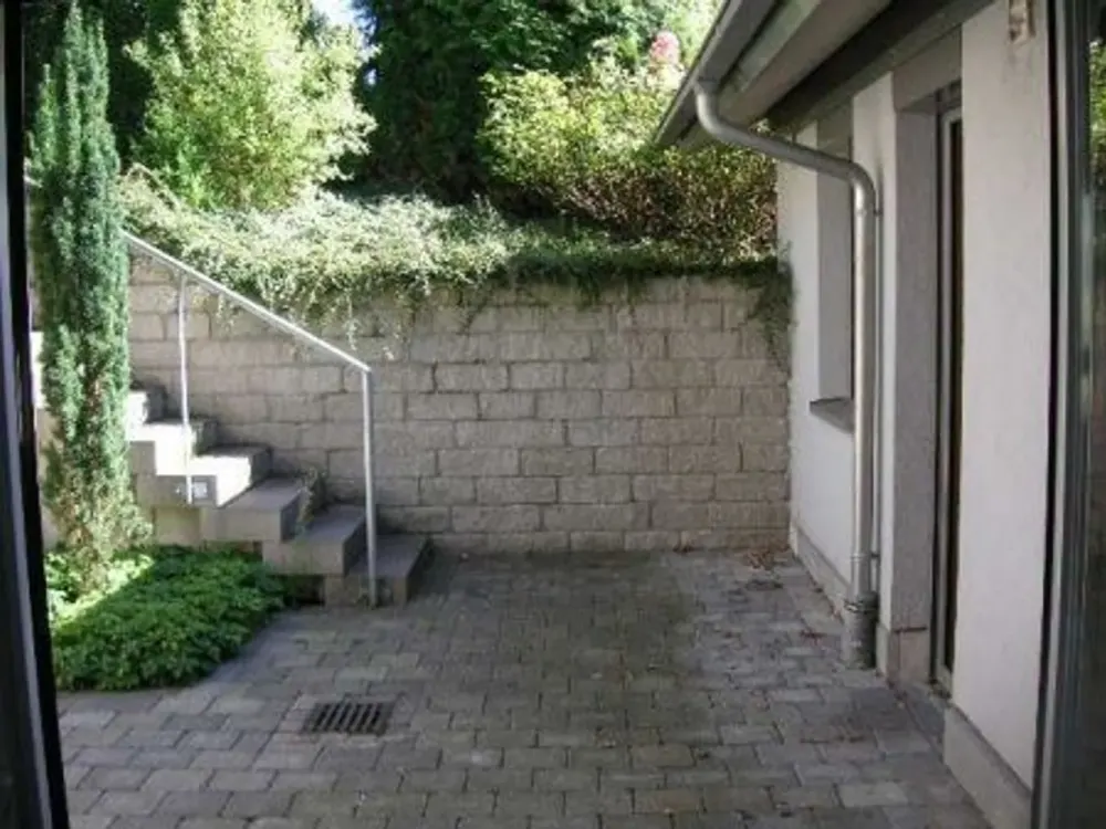 Gehobenes Wohnambiente - 3 Zimmer-Etagen-Wohnung mit Terrasse in Stadtnähe von Böblingen!