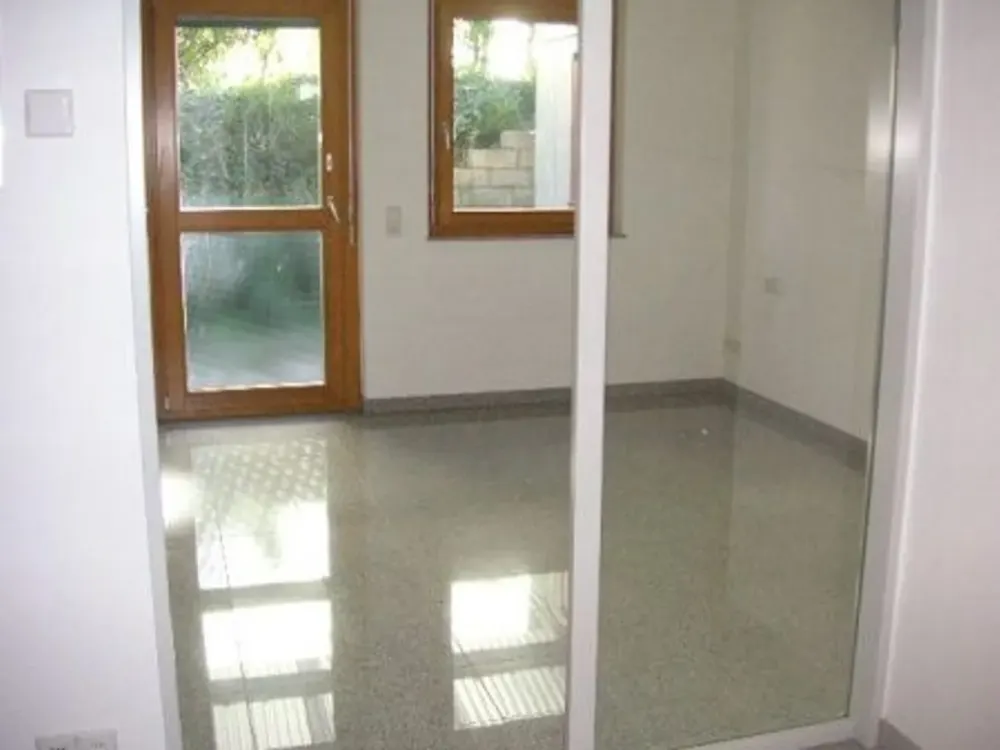 Gehobenes Wohnambiente - 3 Zimmer-Etagen-Wohnung mit Terrasse in Stadtnähe von Böblingen!