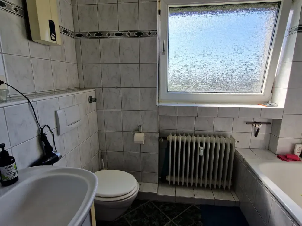 Geschmackvolle 2-Zimmer-Wohnung mit gehobener Innenausstattung mit EBK in Neuss