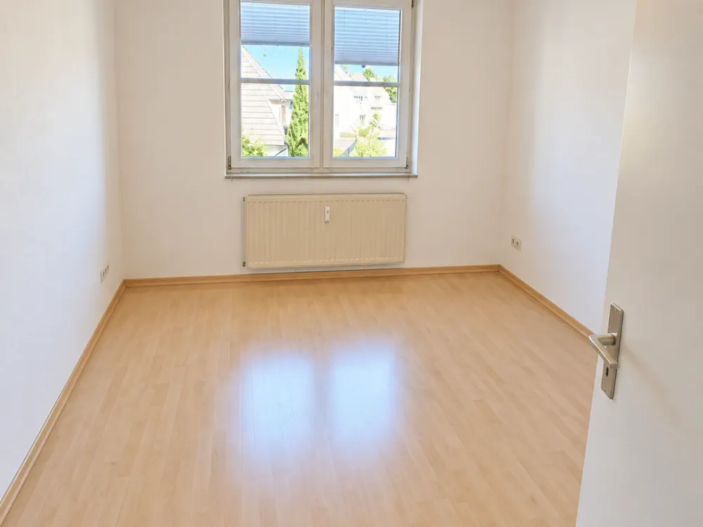 Helle 3-Zimmer-Wohnung mit Balkon - gut geschnitten und WG-geeignet