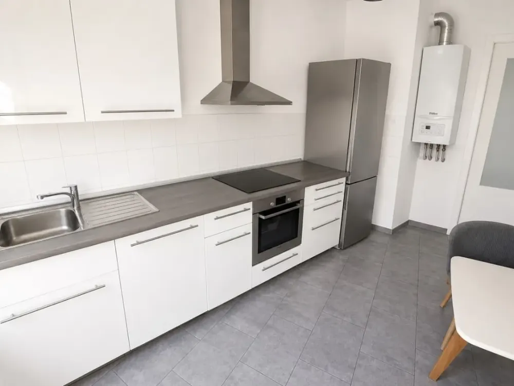 Moderne Altabau 3-Zimmer-Wohnung mit Balkon und zwei Bädern * Nähe Berger Straße*