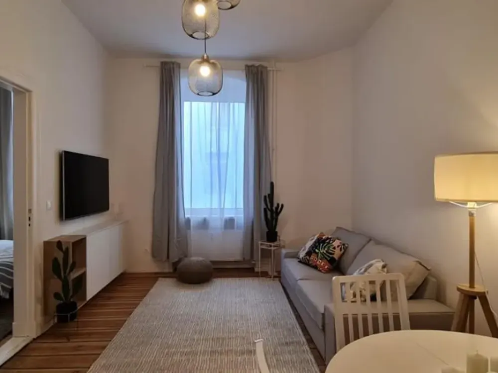 Spacious One bedroom apartment in Moabit