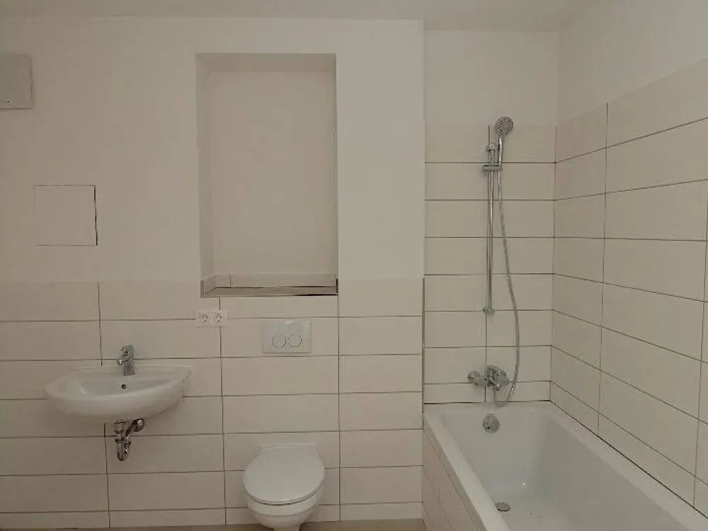 :-) +KLASSE FAMILIENWOHNUNG AM PALMENGARTEN! ERSTBEZUG+NEUBAU+4 ZIMMER+2xTERRASSE+LIFT+FuBo-HEIZUNG