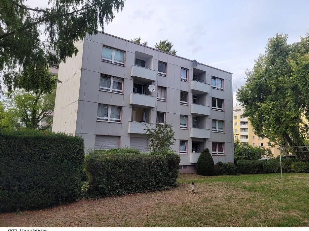Eine exklusive, gepflegte 4,5-Zimmer-Wohnung mit Loggia und viel Extra in Frankfurt am Main