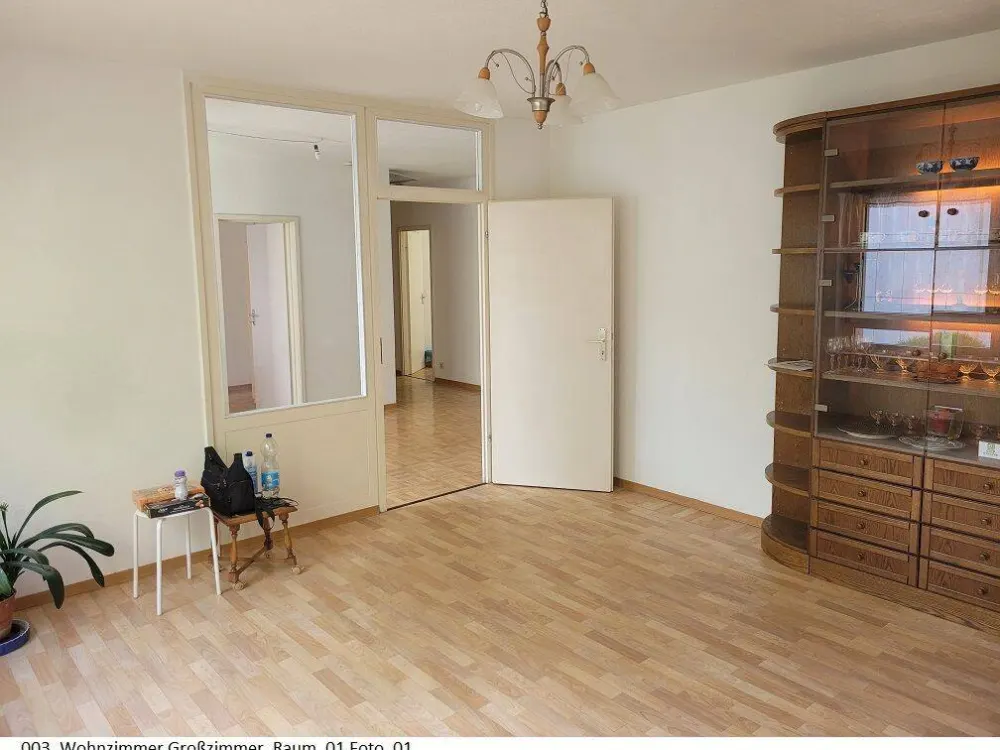Eine exklusive, gepflegte 4,5-Zimmer-Wohnung mit Loggia und viel Extra in Frankfurt am Main
