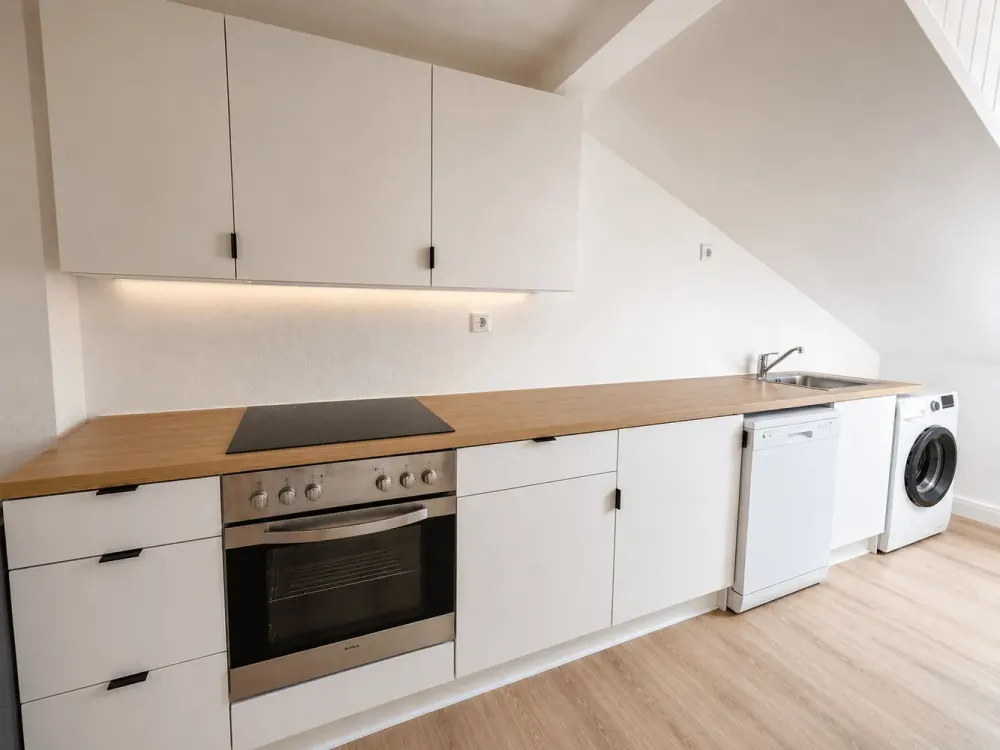 VOLLSTÄNDIG RENOVIERT!! Attraktive Wohnung mit neuer Einbauküche
