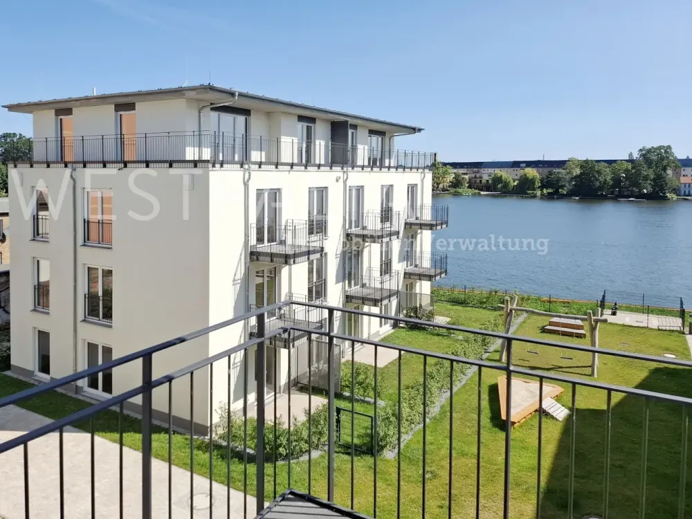 Leben am Wasser: Sonnige 2-Zimmer mit Wasserblick & Balkon