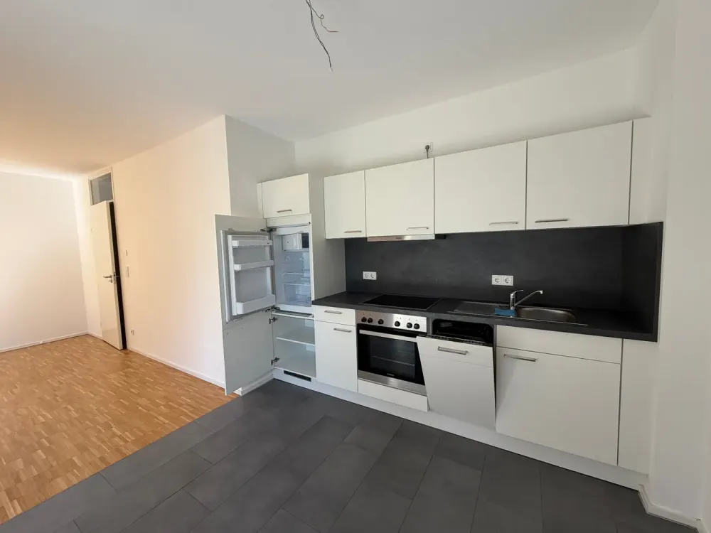Modern 1-Room Apartment with Built-in Kitchen and Terrace
